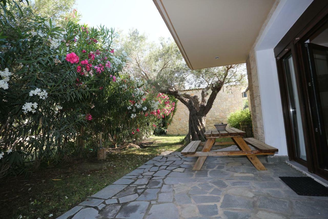 Villa Argo 3 - Beachfront, Big Gardens, Location! Πευκοχώρι Εξωτερικό φωτογραφία