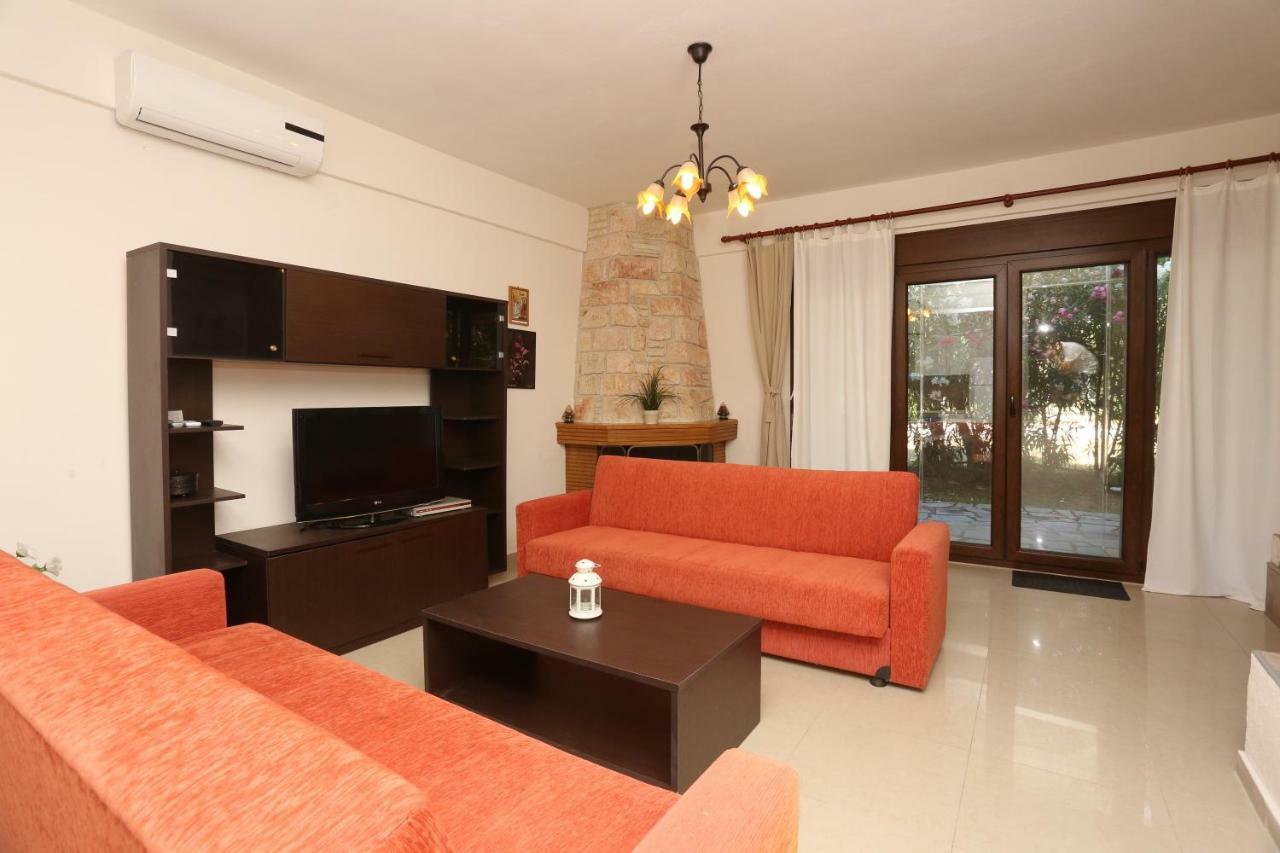 Villa Argo 3 - Beachfront, Big Gardens, Location! Πευκοχώρι Εξωτερικό φωτογραφία